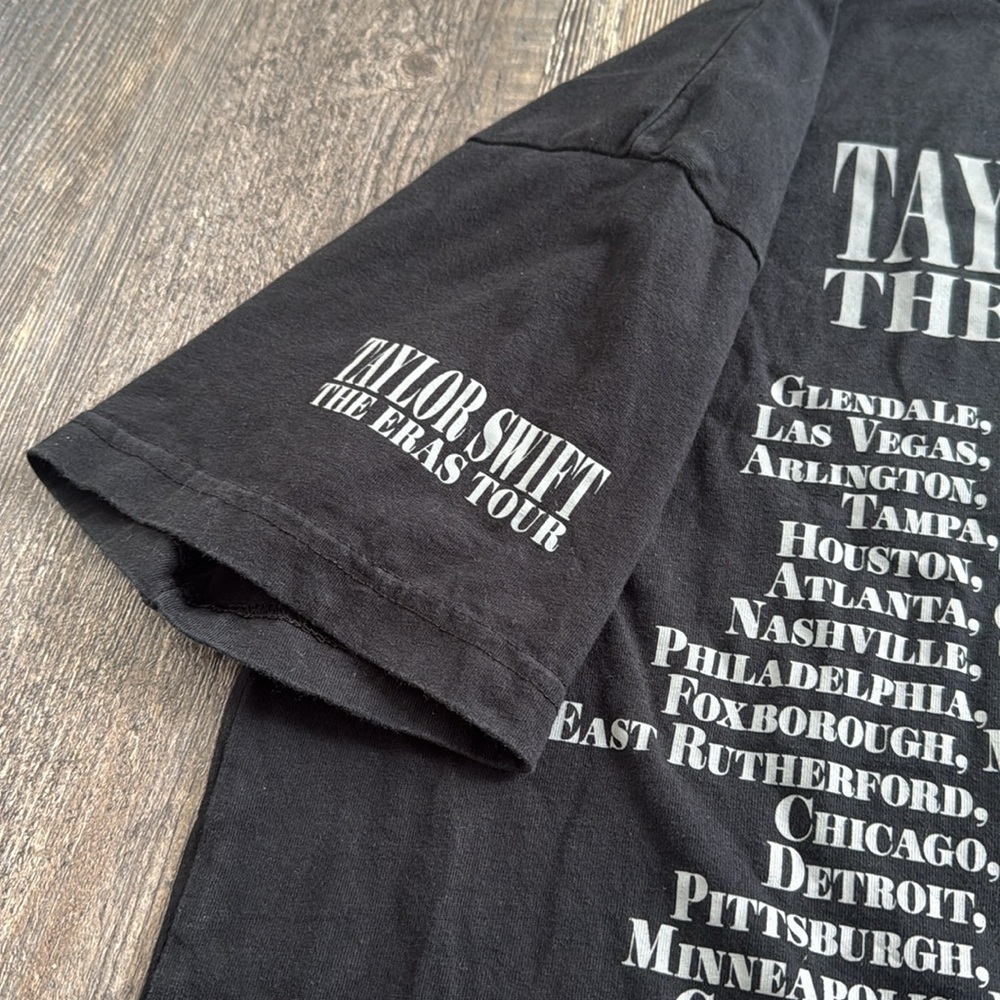 Taylor Swift Eras Tour Concert Black T-shirt Size Large - Picture 7 of 9
